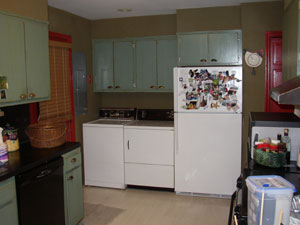 Bethpage Charming Starter Home - Kitchen