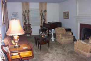 Huntington Grand Oldie Zoned C-6 Commercial - Living Room with Fireplace