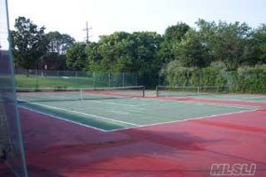 Huntington Country Farms - Tennis Courts