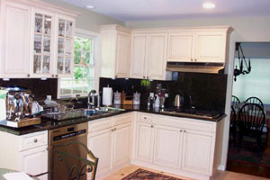 Huntington Colonial - Eat-in Kitchen