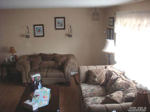 Shirley - Fully Updated Colonial - Living Room